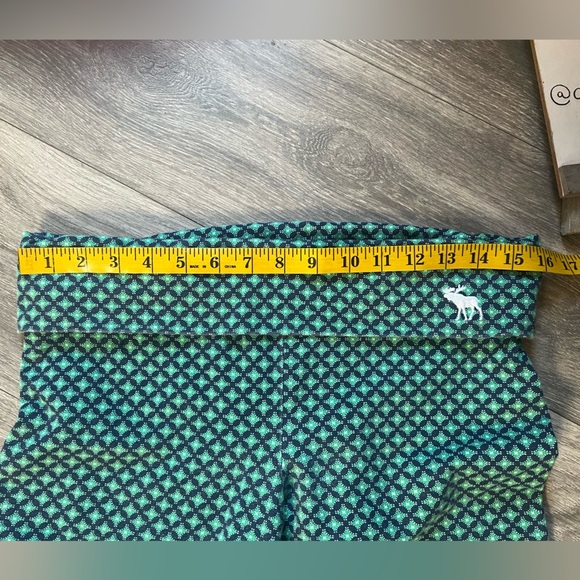 Abercrombie & Fitch Blue & Green Patterned Yoga Leggings. Size L - Picture 8 of 10